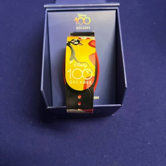 Disney Parks 2023 100 Years Eras 2000's Collection Bolt LE Magic Band Plus NEW - Picture 6 of 6